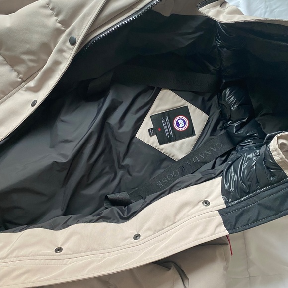 Canada Goose Parka - Picture 12 of 12